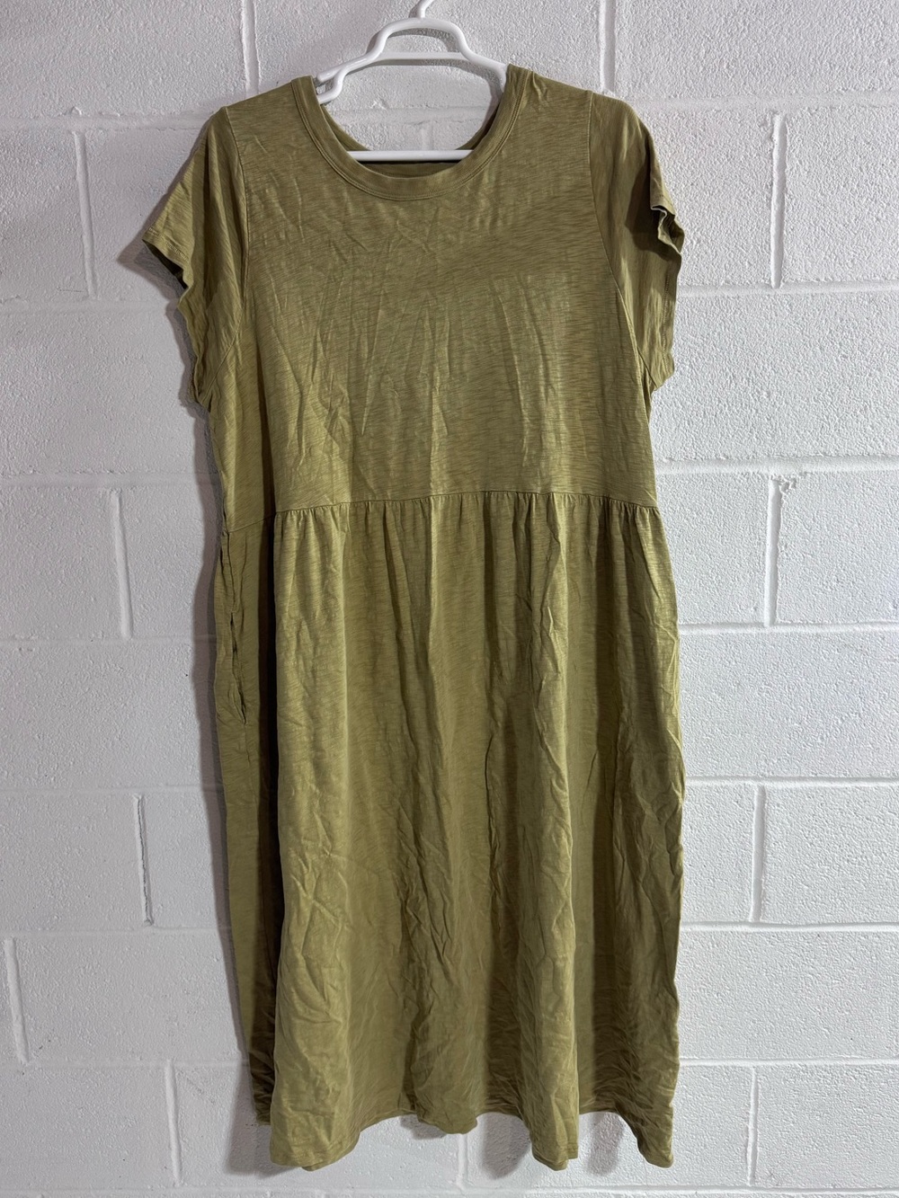 Universal Thread Olive Green Short Sleeve Midi Dress